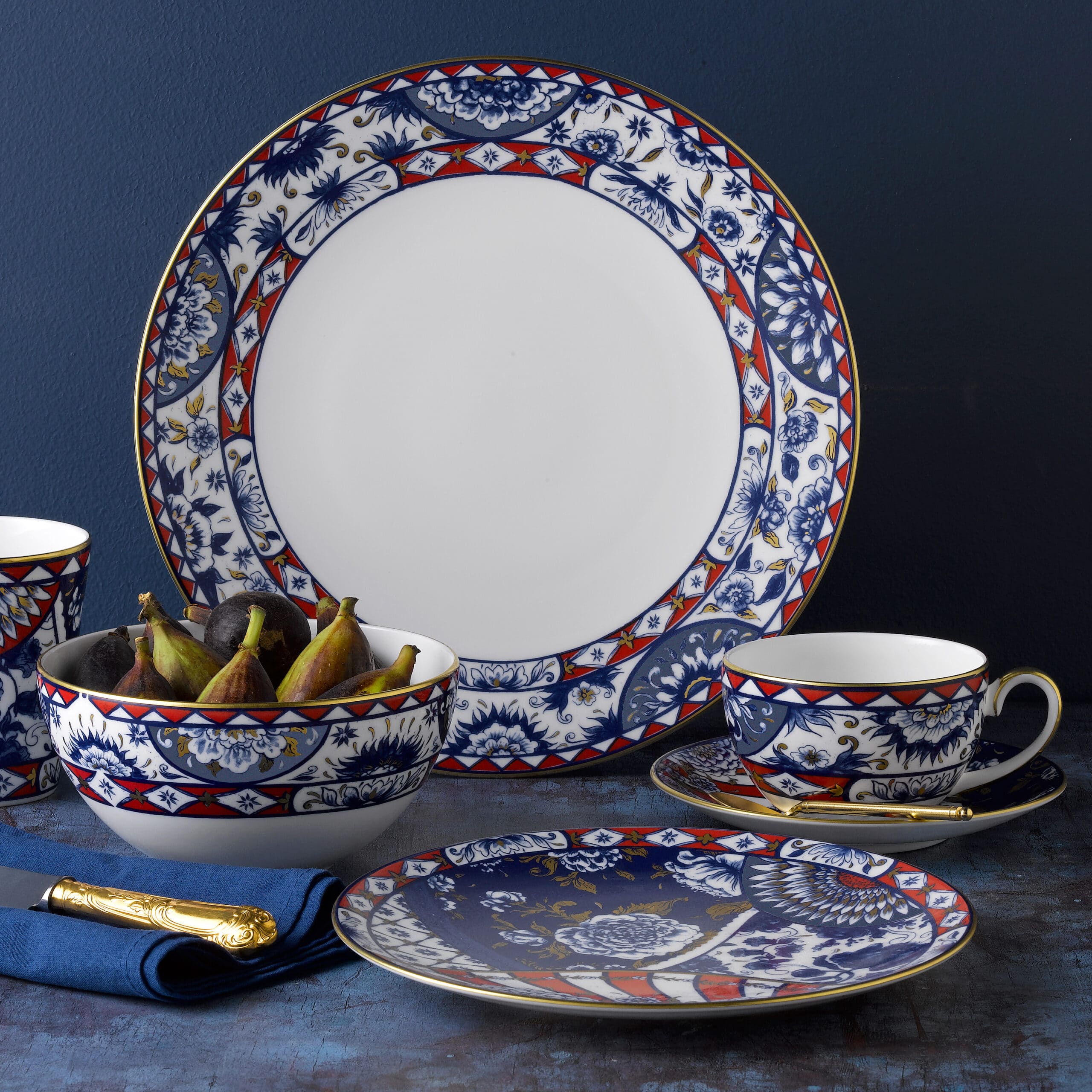 Victoria’s Garden Blue & Red Dinner Set