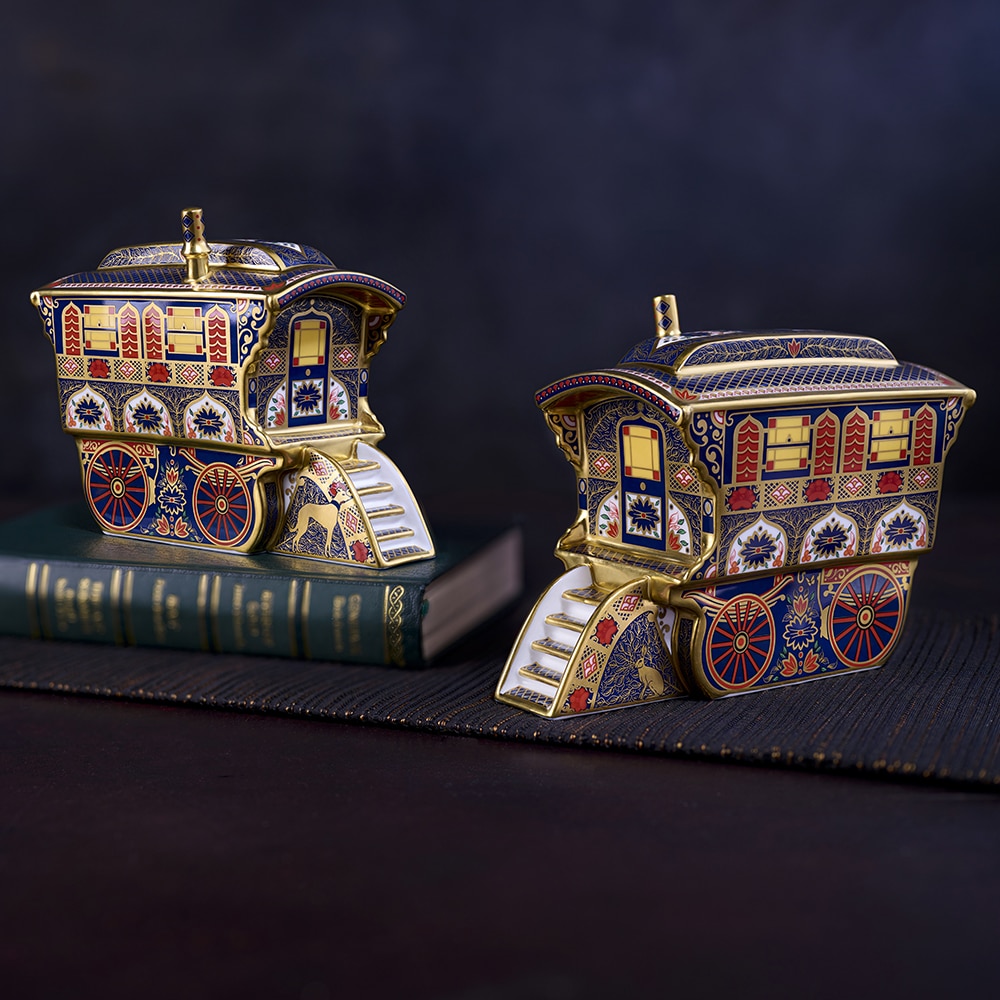 Old Imari Solid Gold Band Vardo Product Image